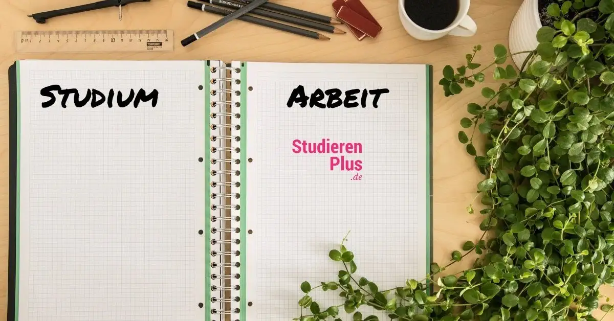 Aufgeschlagenes Notizbuch mit der Gegenüberstellung von Studium und Arbeit beim Teilzeitstudium